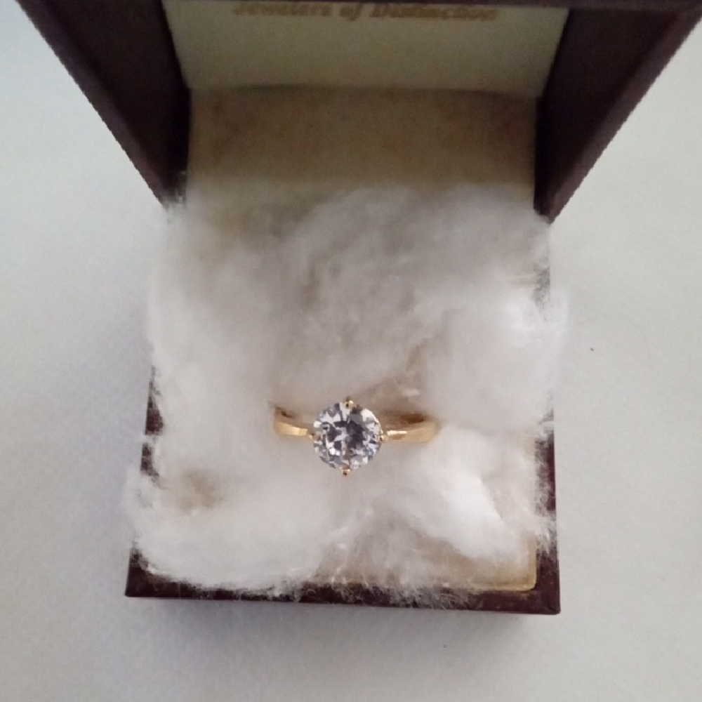 Elegant Gold Tone and Cubic Zirconia Women's Ring